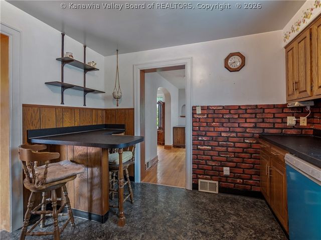 1110 Oakmont Road, Charleston, WV 25314