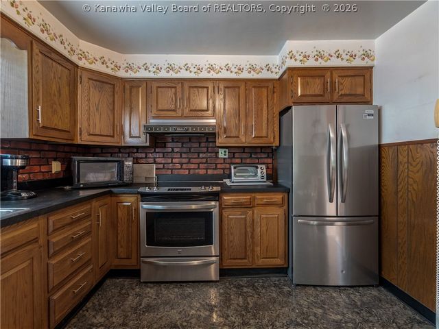 1110 Oakmont Road, Charleston, WV 25314
