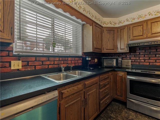 1110 Oakmont Road, Charleston, WV 25314