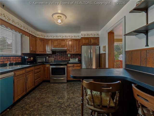 1110 Oakmont Road, Charleston, WV 25314