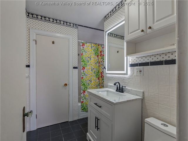 1110 Oakmont Road, Charleston, WV 25314