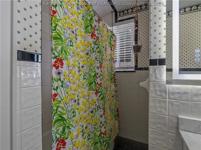 1110 Oakmont Road, Charleston, WV 25314