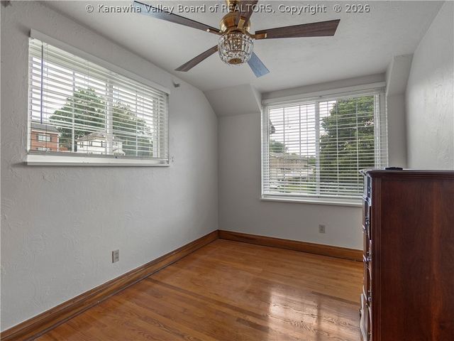 1110 Oakmont Road, Charleston, WV 25314