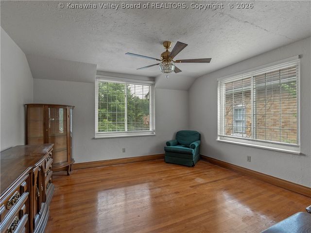 1110 Oakmont Road, Charleston, WV 25314