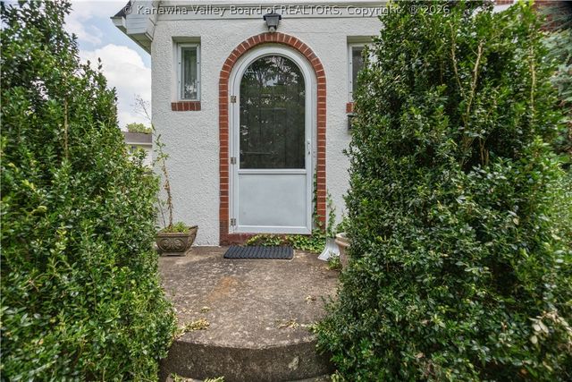 1110 Oakmont Road, Charleston, WV 25314