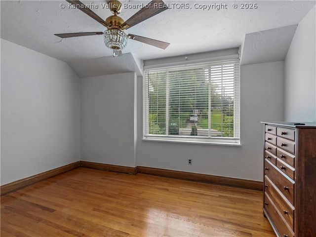 1110 Oakmont Road, Charleston, WV 25314