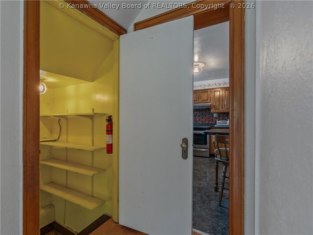 1110 Oakmont Road, Charleston, WV 25314