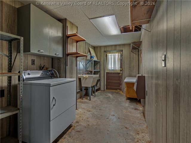 1110 Oakmont Road, Charleston, WV 25314