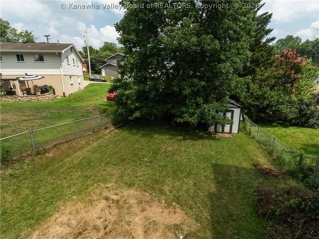 1110 Oakmont Road, Charleston, WV 25314