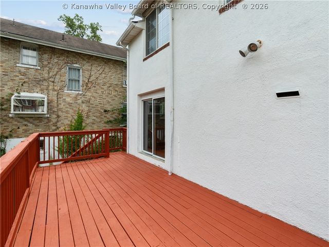 1110 Oakmont Road, Charleston, WV 25314