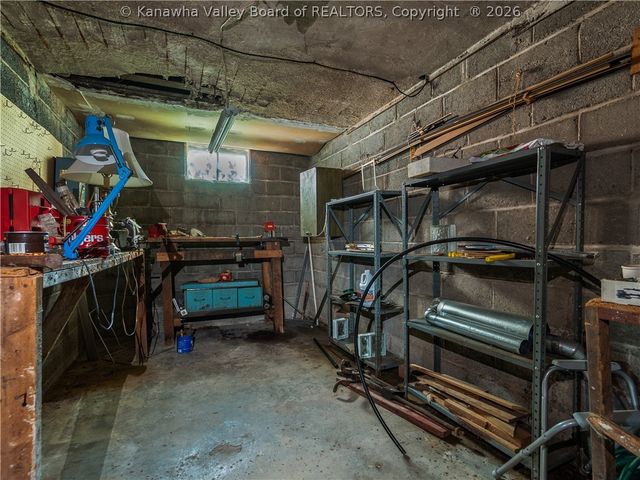 1110 Oakmont Road, Charleston, WV 25314