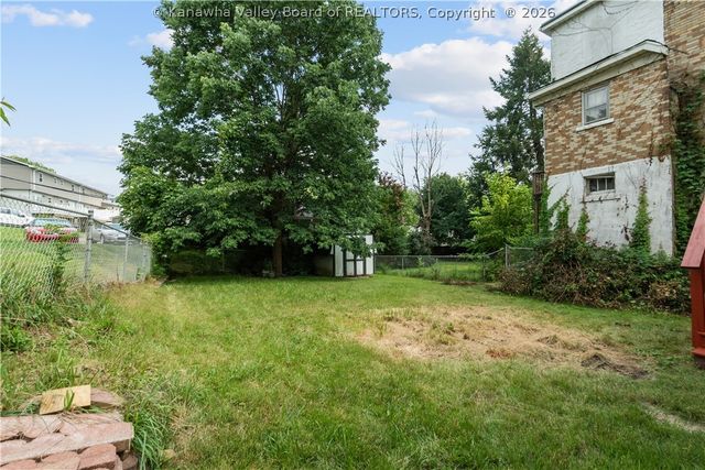 1110 Oakmont Road, Charleston, WV 25314