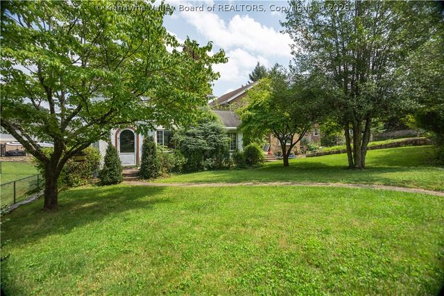 1110 Oakmont Road, Charleston, WV 25314