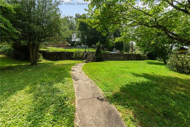 1110 Oakmont Road, Charleston, WV 25314