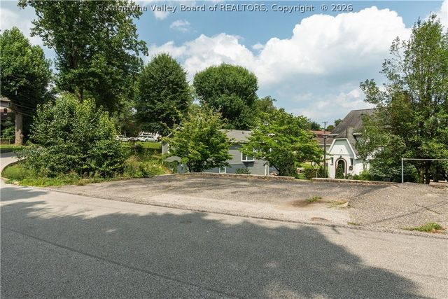 1110 Oakmont Road, Charleston, WV 25314