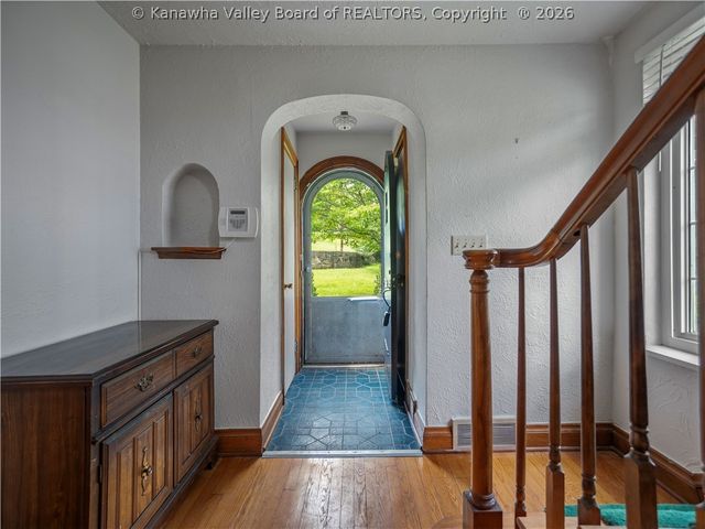 1110 Oakmont Road, Charleston, WV 25314