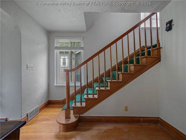 1110 Oakmont Road, Charleston, WV 25314