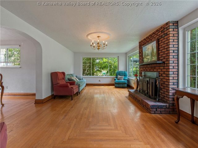 1110 Oakmont Road, Charleston, WV 25314