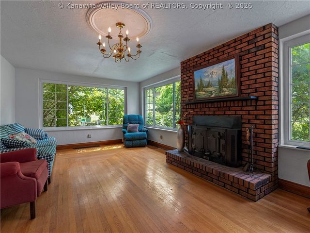 1110 Oakmont Road, Charleston, WV 25314