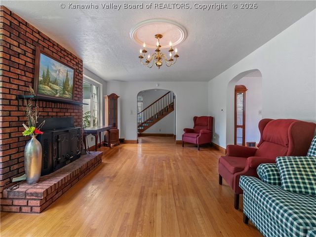 1110 Oakmont Road, Charleston, WV 25314