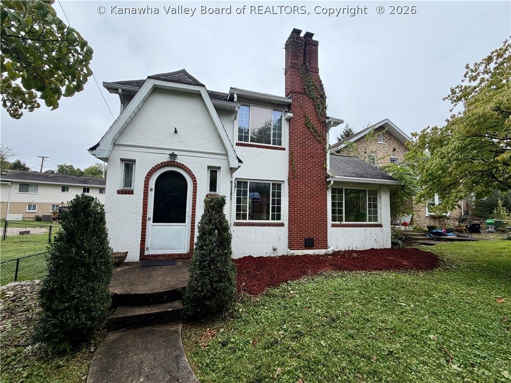1110 Oakmont Road, Charleston, WV 25314