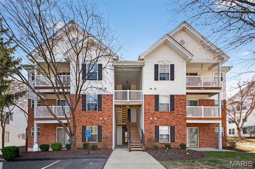 420 Benton Dr G, St Peters, MO 63376