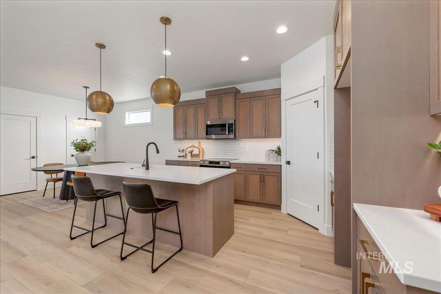 395 E Chevy Dr, Boise, ID 83716