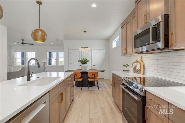 395 E Chevy Dr, Boise, ID 83716