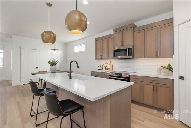 395 E Chevy Dr, Boise, ID 83716
