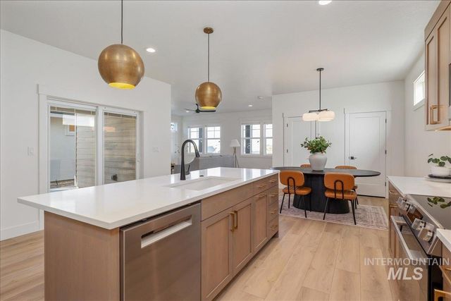 395 E Chevy Dr, Boise, ID 83716
