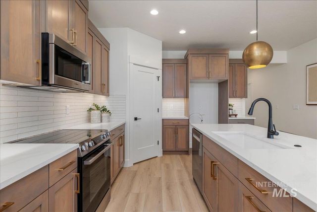 395 E Chevy Dr, Boise, ID 83716