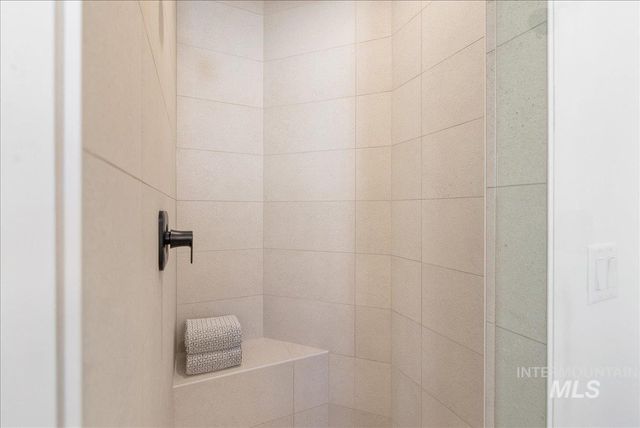 395 E Chevy Dr, Boise, ID 83716