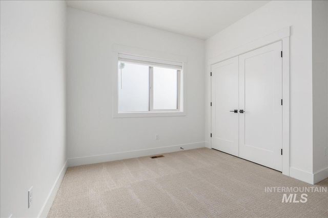 395 E Chevy Dr, Boise, ID 83716