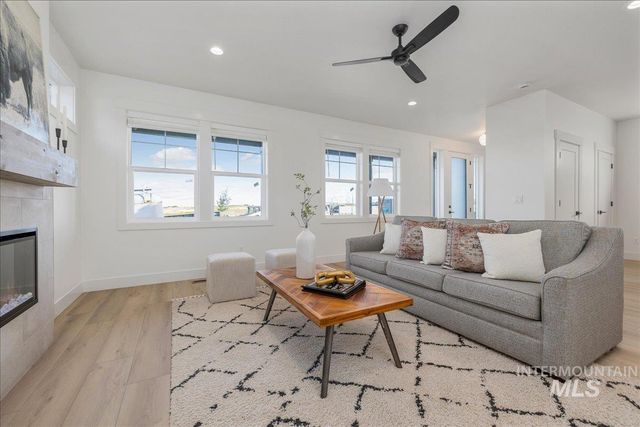 395 E Chevy Dr, Boise, ID 83716