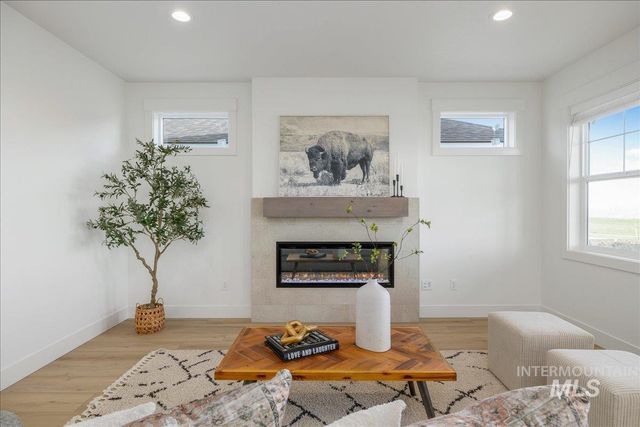 395 E Chevy Dr, Boise, ID 83716