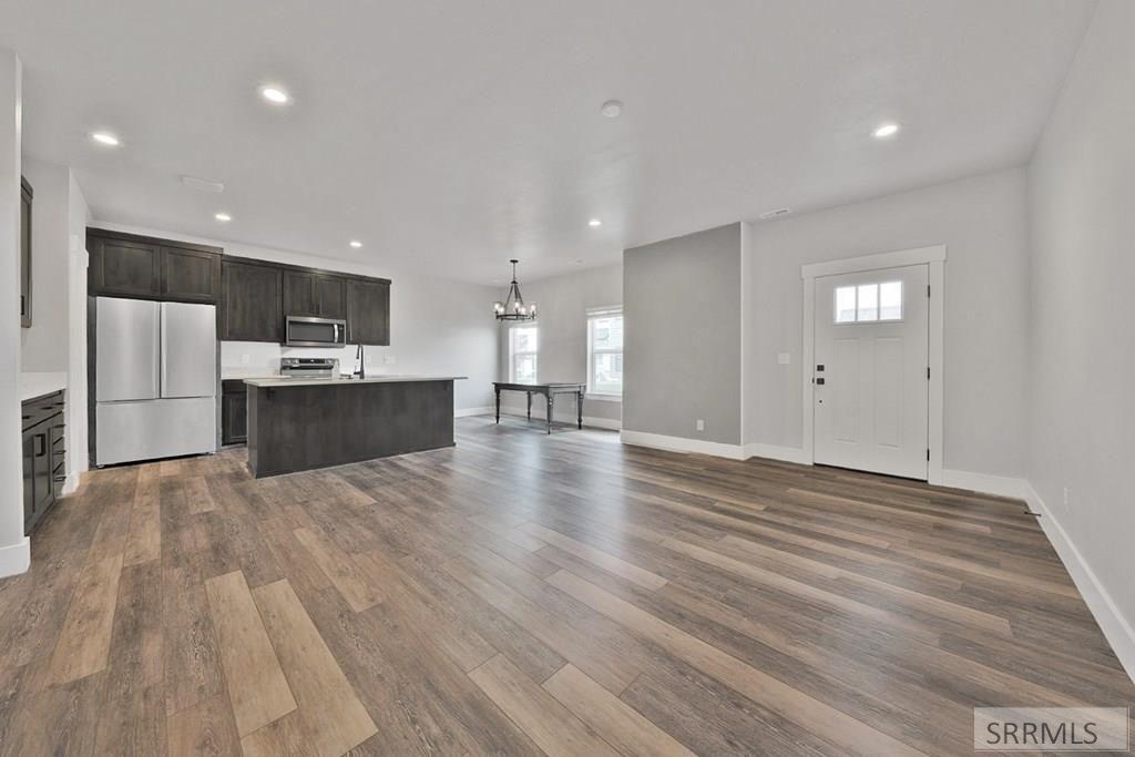 Image 10 of property listing at 2391 Homewood Drive, Ammon, ID 83406