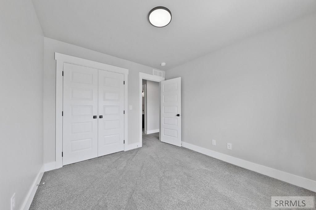 Image 20 of property listing at 2391 Homewood Drive, Ammon, ID 83406