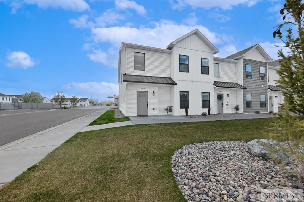Image 3 of property listing at 2391 Homewood Drive, Ammon, ID 83406