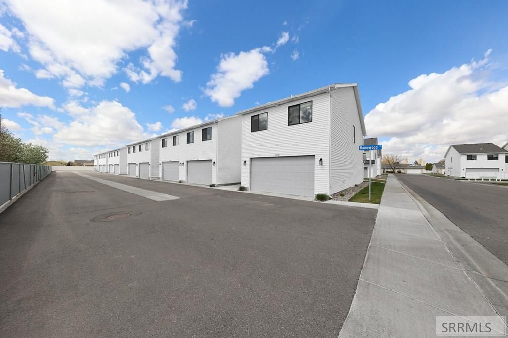Image 36 of property listing at 2391 Homewood Drive, Ammon, ID 83406