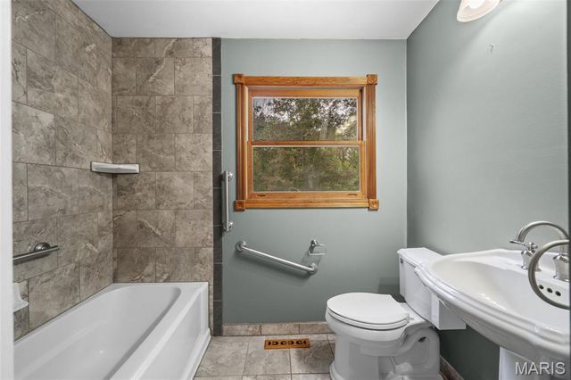 9360 Ashbrook Farm Road, Hillsboro, MO 63050