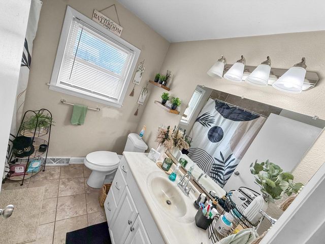 3710 N 78th STREET, Milwaukee, WI 53222