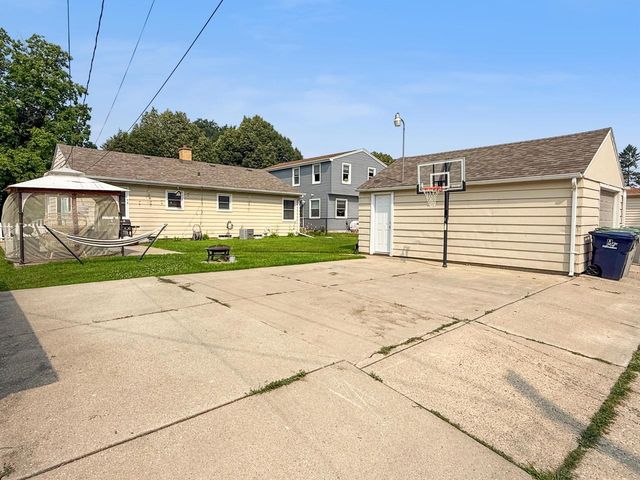 3710 N 78th STREET, Milwaukee, WI 53222