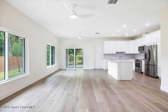 2376 28th Avenue SW, Vero Beach, FL 32968