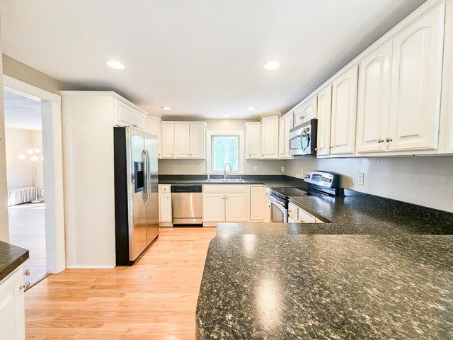 11 Nash Parkway, Somersworth, NH 03878