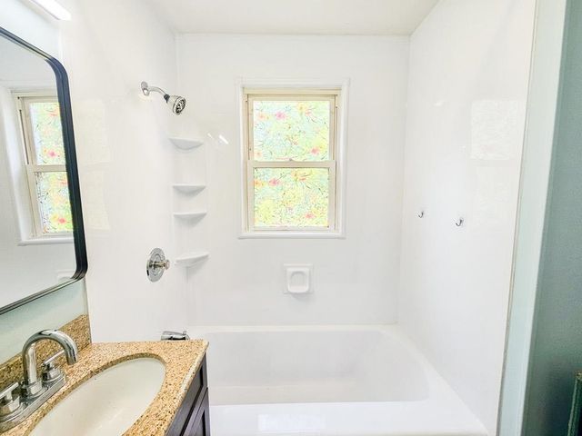11 Nash Parkway, Somersworth, NH 03878