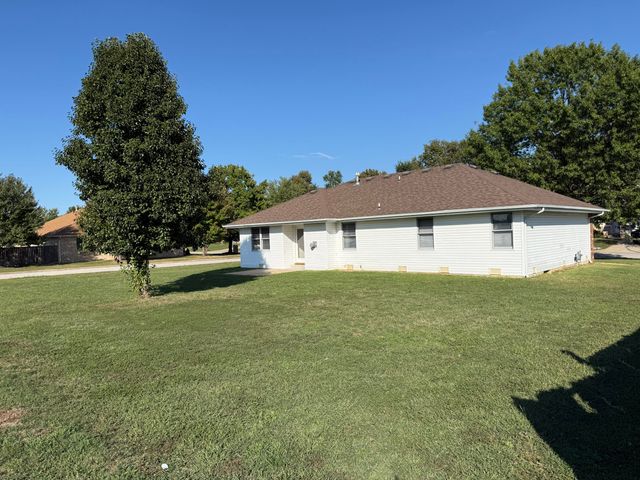 5645 S Jefferson Avenue, Springfield, MO 65810