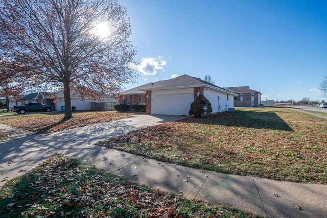 5645 S Jefferson Avenue, Springfield, MO 65810