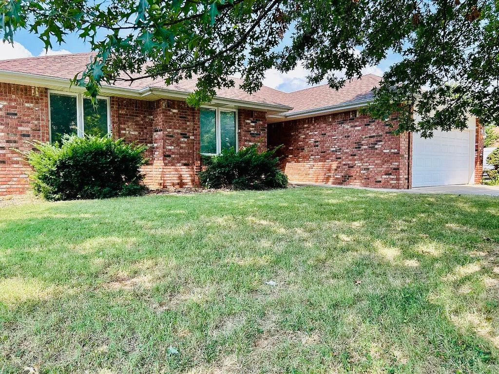 5645 South Jefferson Avenue, Springfield, MO 65810