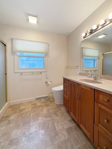 1020 Bertram Drive 17-1, Freeport, IL 61032