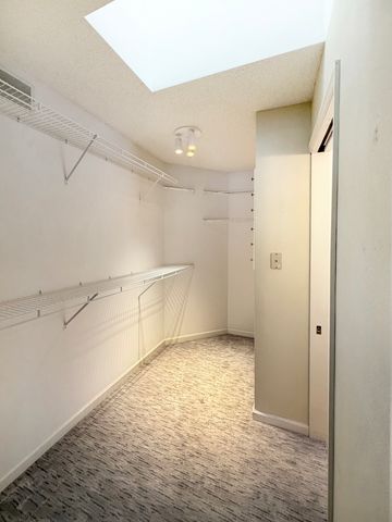 1020 Bertram Drive 17-1, Freeport, IL 61032